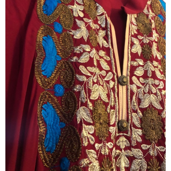 Beautiful red kurta with embroidery - Picture 3 of 7